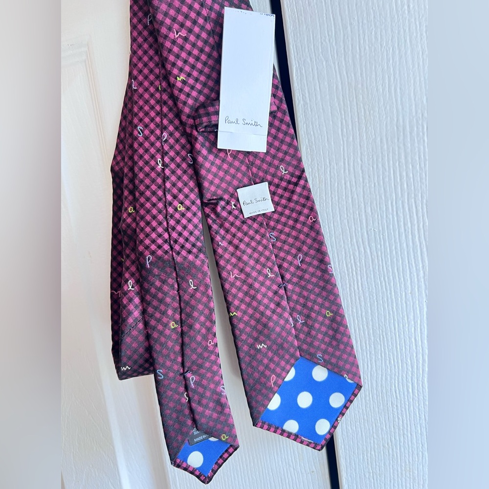 Paul Smith Silk tie for gents. New with tag and packaging.
